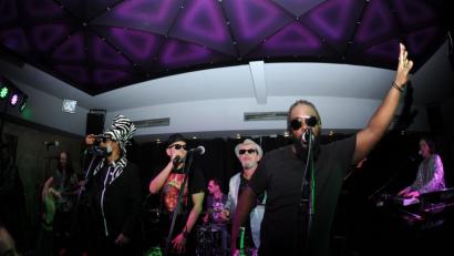 Bild: brü
Grand Slam heizt am Abend vor dem Heiligen Abend im Trio Club in Amberg wieder so richtig ein.