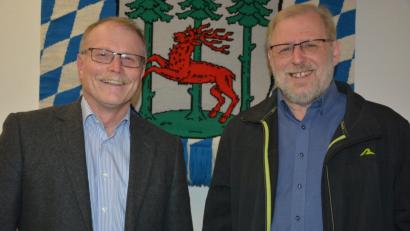 Bild: jr
Pater Benedikt Leitmayr (rechts) feiert an diesem Donnerstag seinen 60. Geburtstag, Bürgermeister Max Bindl nur einen Tag später.