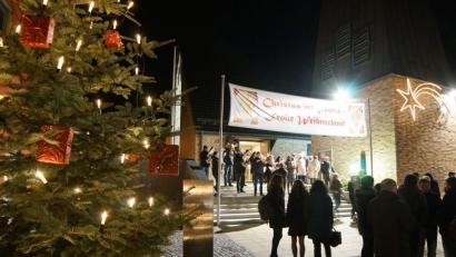 Bild: nib
Zur Christmette trafen sich die Gläubigen der Pfarrei Dürnsricht Wolfring und der Expositur Högling in der Pfarrkirche in Dürnsricht.