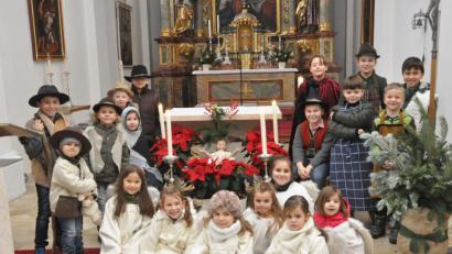 Bild: dob
Das Kind in der Krippe in der Böhmischbrucker Pfarrkirche hat nicht nur die Kinder verzückt.
