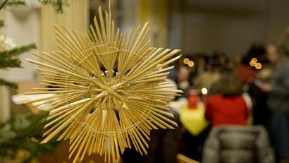 Symbolbild: Franziska Kraufmann dpa/lsw
Viele Menschen sind an Weihnachten alleine oder können sich kein warmes Essen leisten. Ein Amberger will ein Zeichen setzen und lädt Fremde zu sich nach Hause ein.