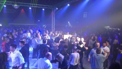 Bild: Kunz
Volle Tanzfläche auf Höllriegl's Weihnachtsparty.