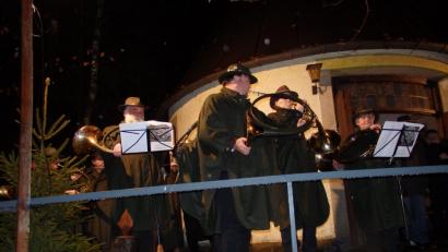 Bild: wrt
Die Jagdhornbläser umrahmen stimmungsvoll die romantische Waldweihnacht.