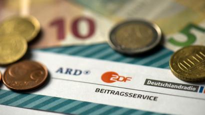 Bild: Arno Burgi/dpa
Symbolbild: Rundfunkbeitrag von ARD, ZDF und Deutschlandradio.