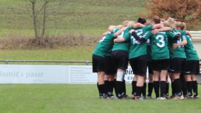 Bild: exb
Mit Freunden: Unsere Autorin macht viel lieber gemeinsam mit anderen Sport als alleine.