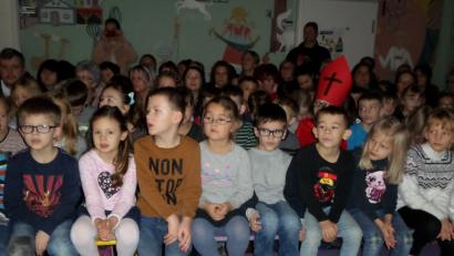 Bild: ela
Ein bunter Reigen von Liedern, Gedichten, Spielstücken und einem Tanz sorgten für ein abwechslungsreiches Programm.