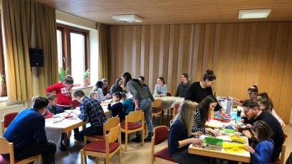 Bild: cro
Die Flossenbürger Kinder warten gemeinsam auf das Christkind.