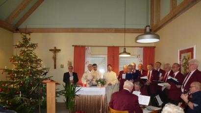 Bild: bk
Weihnachtsfreude brachten Sänger und Saitenmusik aus Weiherhammer zum 21.Mal ins BRK-Heim Hammergmünd.