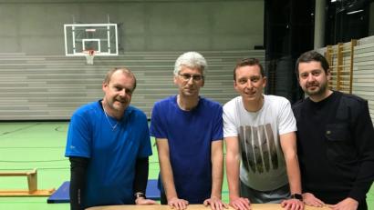 Bild: pi
Alexander Pilfusek (rechts) gratuliert Hubert Witzl, Karl Kraus und Maximilian Janker (von links) zum Feuerwehr-Fitnessabzeichen.