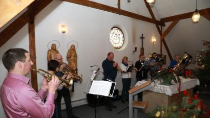 Bild: njn
Im BRK-Seniorenwohn- und Pflegeheim sowie in der Steinwaldklinik (Bild) machte der evangelische Posaunenchor den Bewohnern und Patienten eine musikalische Freude.