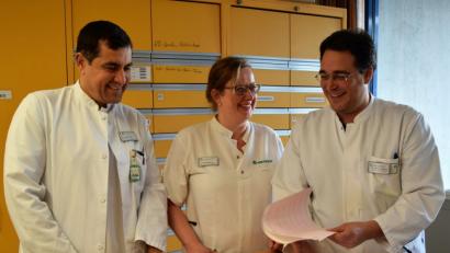 Bild: Bernhard Krebs
Stanislav Fezev (links) komplettiert das Team der Inneren Medizin an der Asklepios-Klinik in Oberviechtach. Mit im Bild ärztlicher Direktor Dr. Christian Glöckner und Funktionsoberärztin Eva-Maria Zitzmann.