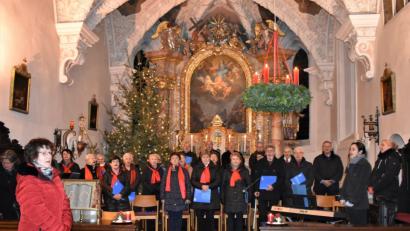 Bild: rgr
Das Weihnachtssingen und -musizieren in der Mariä-Himmelfahrtskirche am 4. Adventssonntag stimmt auf Weihnachten ein.