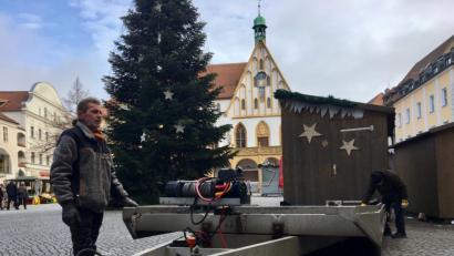 Bild: upl
Ende des Amberger Weihnachtsmarktes: Nach den Feiertagen werden die Buden abgebaut.