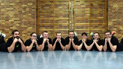 Bild: bgm
Bestens austrainiert präsentiert sich der Elferrat mit (von links) Andreas Krös, Tobias Frischholz, Klaus Jakob, Manuel Zimmermann, Andreas Rossmann, Andreas Frischholz, Andreas Liebs und dem neuen Chef Marco Schwägerl.