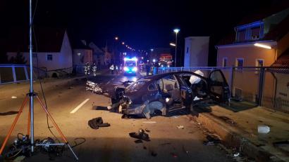 Bild: doz
Nach einem Horrorcrash am 23 April auf der Adenauerbrücke in Schwandorf stirbt der Fahrer im Klinikum.