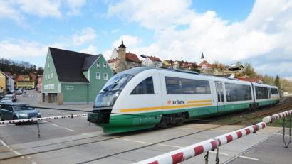 Bild: Petra Hartl
Der Dauerbrenner in der Nabburger Kommunalpolitik bleibt auch über 2018 hinaus aktuell: Das Thema Bahnübergang ist nach wie vor ungelöst.