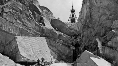 Repro: nm
Eine imponierende Aufnahme aus dem Gemeindearchiv. Sie zeigt eine Impression aus dem Wurmstein-Steinbruch, lässt sich aber nicht genau datieren. Das Bild dürfte vor vier oder fünf Jahrzehnten entstanden sein.