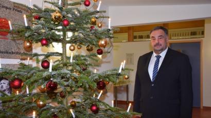 Bild: fla
Bürgermeister Josef Beimler blickt in der Jahresabschlusssitzung auf das Jahr 2018 zurück.