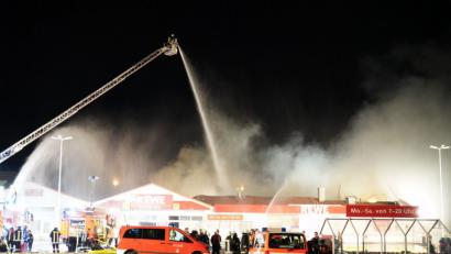 Bild: Sebastian Bötzl
Ein Feuer hat den Rewe-Supermarkt in Wiesau komplett zerstört