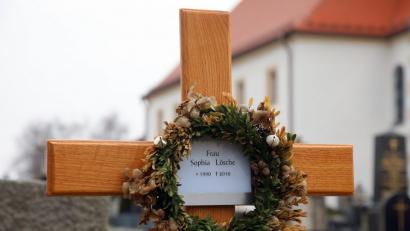 Bild: Wolfgang Steinbacher
Das Grab von Sophia Lösche auf dem Katharinenfriedhof in Amberg: Im Juni ist sie Opfer eines Gewaltverbrechens geworden, Mitte September kann die 28-Jährige beerdigt werden.