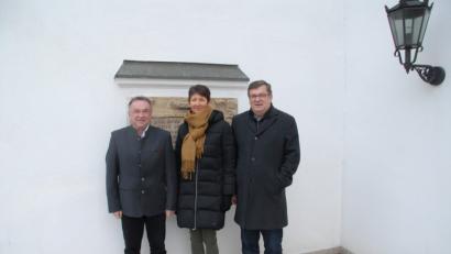 Bild: pop
Die beiden neuen Inklusionsbeauftragten des Marktes Schmidmühlen von links Karl Bauer und Michaela Meyer mit Bürgermeister Peter Braun.