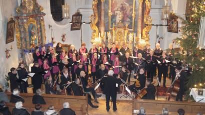 Bild: rkp
Der Kirchenchor Thanstein mit der Sinfonietta Thanstein unter der Gesamtleitung von Richard Waldmann begeisterte die zahlreichen Zuhörer.