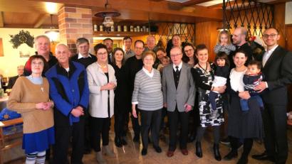 Bild: fvo
Lydia und Herwig Maier (Mitte) feiern diamantene Hochzeit.