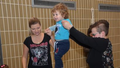 Bild: dob
Nach Herzenslust konnten sich die Kinder im Alter zwischen 2 und 7 Jahren zwischen den Jahren in der Eglseeturnhalle beim 3. Indoor-Spielplatz des Turnvereins austoben. Ein pures Vergnügen.