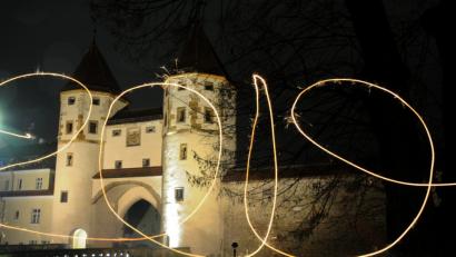 Bild: Stephan Huber
Nicht überall verläuft der Start ins neue Jahr so schön und so friedlich wie hier am Nabburger Tor.