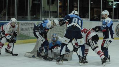 Bild: gb
Alarmstufe eins vor dem Kasten der Blue Devils: Die Weidener gingen im Oberpfalzderby gegen den EV Regensburg mit 0:9 unter.