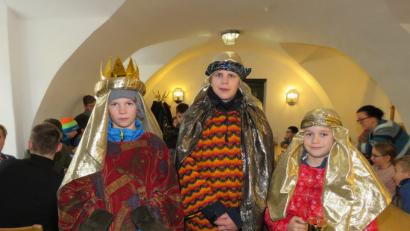 Bild: ubb
Emil, Jonas und Julius (von links), gestärkt durch ein Mittagessen, sind bereit für ihren dritten Einsatz.am Dienstagnachmittag.