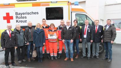 Bild: pi
Bürgermeister Rainer Rewitzer (rechts) dankt mit Peter Trstan, Josef Windirsch und zweiter Bürgermeisterin Andrea Lang (ab Zweiter von links) dem BRK-Team.