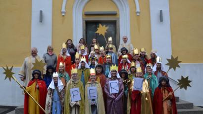 Bild: gi
Die Sternsinger werden am Samstag in Gruppen und in Begleitung in und um Moosbach sowie in Heumaden und Burgtreswitz unterwegs sein und um Spenden bitten für benachteiligte Kinder mit Behinderung in der Welt sowie für die Kinder im Kongo bei Pater Ferdinand.