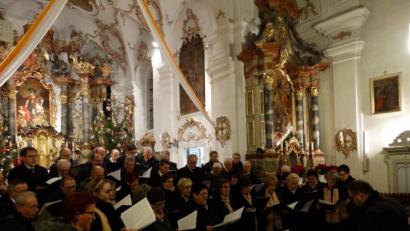 Bild: twg
Der Projektchor unter der Leitung von Alexander Hecht
