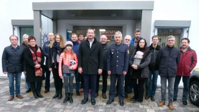 Bild: rn
Zu Gast bei ehemaligen Kollegen: Bundestagsabgeordneter Uli Grötsch (vorne, Mitte) stattet zusammen mit einer SPD-Delegation der von Werner Stopfer (rechts daneben) geführten Polizeiinspektion einen Besuch ab.