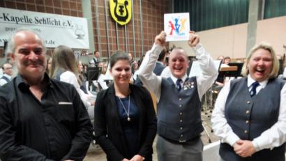 Bild: ct
Mit Freude wurde der Junior Award 2019 überreicht und entgegengenommen. Von links: Gerhard Böller, Karin Dotzler, Harald Lukesch, Sabine Kredler.