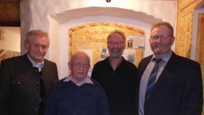 Bild: exb
Von links: Die geehrten Mitglieder des CSU Ortsverbands Edelsfeld: Ehrenbürger Karl Regler, der Ehrenvorsitzende Siegfried Meier, Georg Dehling und der Vorsitzende Peter Mauritz.