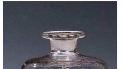 Bild: is
Das Apothekenglas mit der Aufschrift „ELIX ACID DIPPEL“, das von Dr. Hartmut Dippel ersteigert wurde.