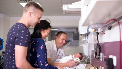 Bild: St.-Anna-Krankenhaus
Mit viel Sachkenntnis und Fürsorge kümmern sich die Mitarbeiter auf der Entbindungsstation im St.-Anna-Krankenhaus um die neuen Sulzbach-Rosenberger Erdenbürger – im vergangenen Jahr waren es fast 600.