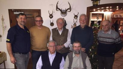 Bild: twg
Hinten von links nach rechts: Vorsitzender Josef Franz, Bürgermeister Hubert Kraus, Josef Rosenberger, Norbert Reger und Alfons Hacker
Vorne von links nach rechts: Hubert Spörrer und Ehrenmitglied Gerhard Würstl