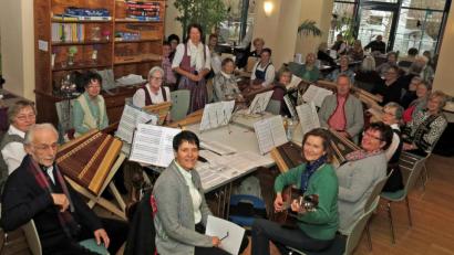 Archivbild: Dobmeier
Gut besucht ist das Maria-Seltmann-Haus nicht nur, wenn Musikgruppen im Advent aufspielen. Dennoch ist das vor allem auf Senioren ausgerichtete Programm nicht allen älteren Mitbürgern bekannt, verweist die SPD unter anderem auf Neuzuzüge.