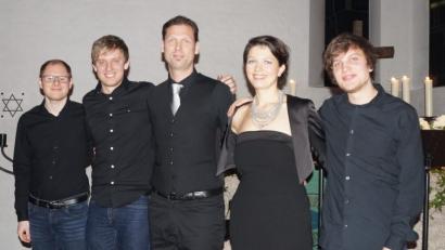 Bild: weu
Zum dritten Male treten Florian Sorgenfrei, David Sorgenfrei sowie Alexander Lottner, Felicitas Mandon und Jonas Sorgenfrei (von links) in der Auferstehungskirche auf.