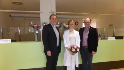 Bild: exb
Freuen sich über die Erweiterung des Leistungsspektrums des MVZ. Im Bild (von links) Geschäftsführer Alexander Meyer, HNO-Fachärztin Dr. Hanna Rödig und Prokurist Andreas Plannerer.