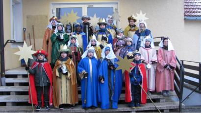 Bild: sei
Sieben Gruppen von Sternsingern ziehen mit ihren erwachsenen Begleitern von der katholischen Pfarrei am Samstag durch den Ort.