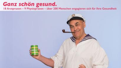 Bild: exb
Dr. Josef Pürner, Arzt mit jahrzehntelanger Erfahrung, mimt das Kraftpaket Popeye, samt Spinat.