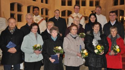 Bild: Hirsch
Blumensträuße und Dank gab es für die langjährigen Helfer der Pfarrgemeinde St. Stephanus.