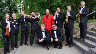 Bild: exb
Das Ballhausorchester gibt sich auf dem Schafferhof die Ehre.