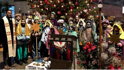 Bild: zer
Pfarrer Jaison Thomas schickt die Sternsinger in die Gemeinde samt allen dazugehörigen Orten aus.