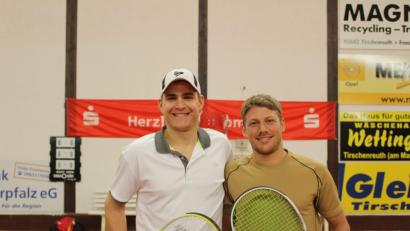 Bild: hä
Gegen Lukas Ollert (rechts) vom TC Iserlohn war beim Dreikönigs-Tennisturnier in Tirschenreuth kein Kraut gewachsen. Auch der Tscheche Ivo Panak hatte im Finale keine Chance.