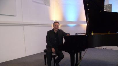 Bild: tie
Beim Neujahrskonzert in der Spitalkirche spielte Christian Seibert etliche klassische Stücke.